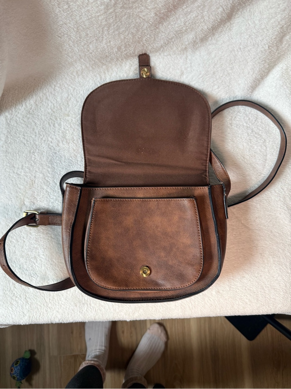 Classic Brown Leather Crossbody Bag - Women - Picture 2 of 6